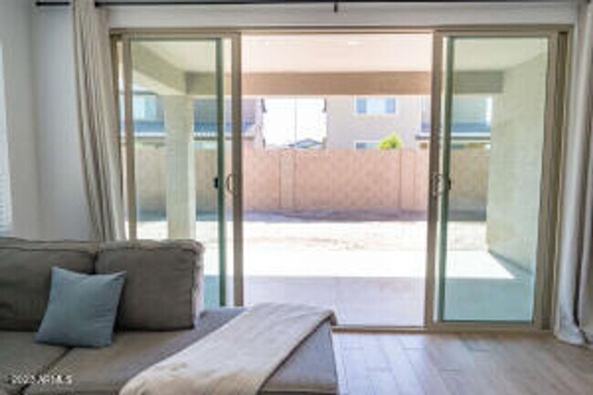 Building Photo - Apply Here www.realty480pm.appfolio.com/listings