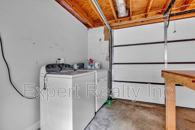 Building Photo - 1064 Caribbean Cir