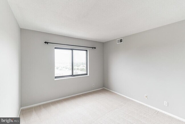 Building Photo - 900 N Stafford St