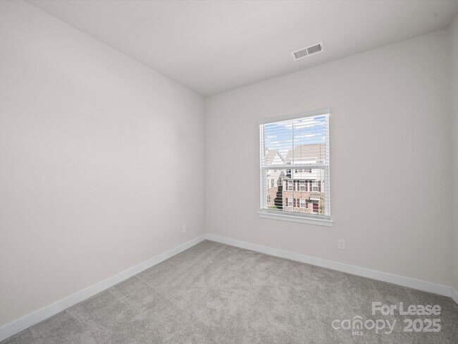 Building Photo - 9922 Oaklawn Blvd NW