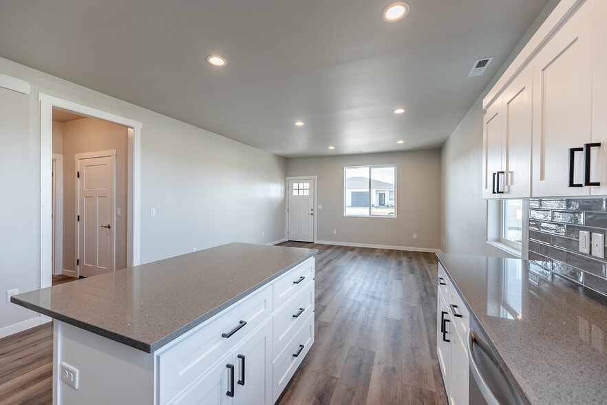 Building Photo - 4075 Quinn Dr NE