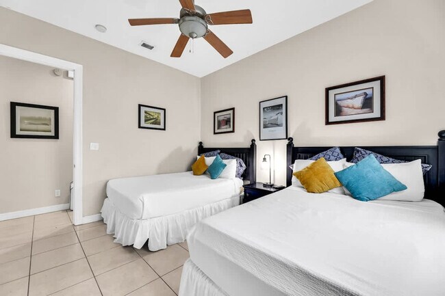 Building Photo - 117 E Lantana St