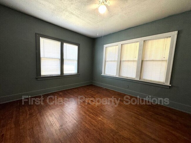 Building Photo - 1400 NW 22nd St