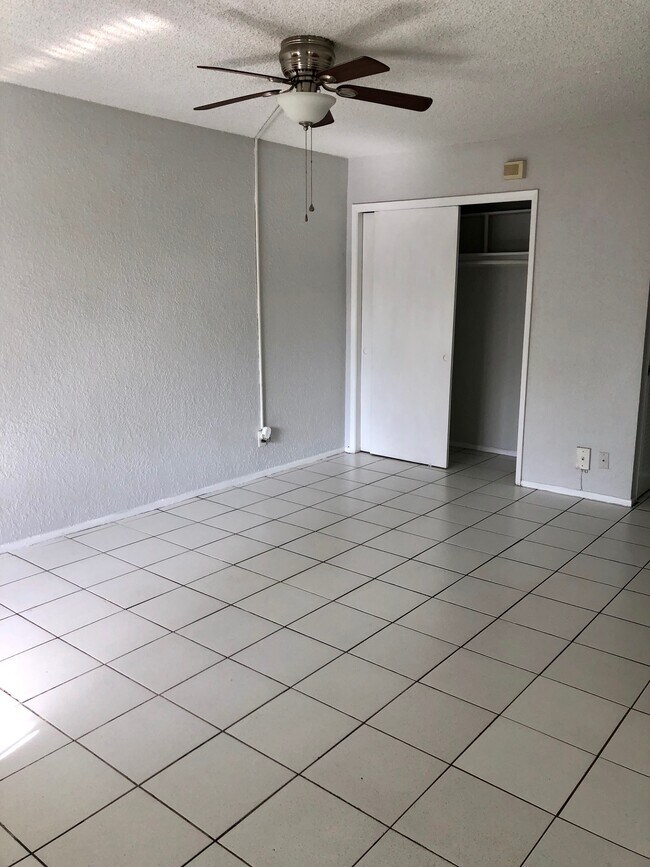 Building Photo - 1816 E Oakland Park Blvd
