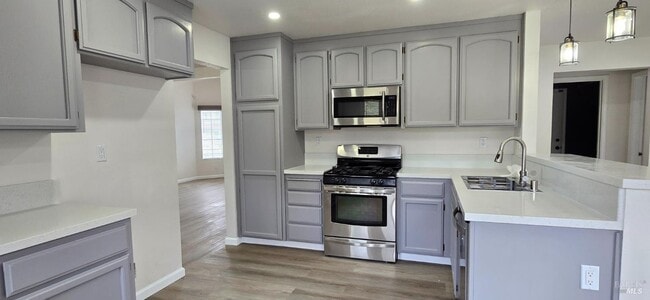 Building Photo - 112 Spinnaker Ct