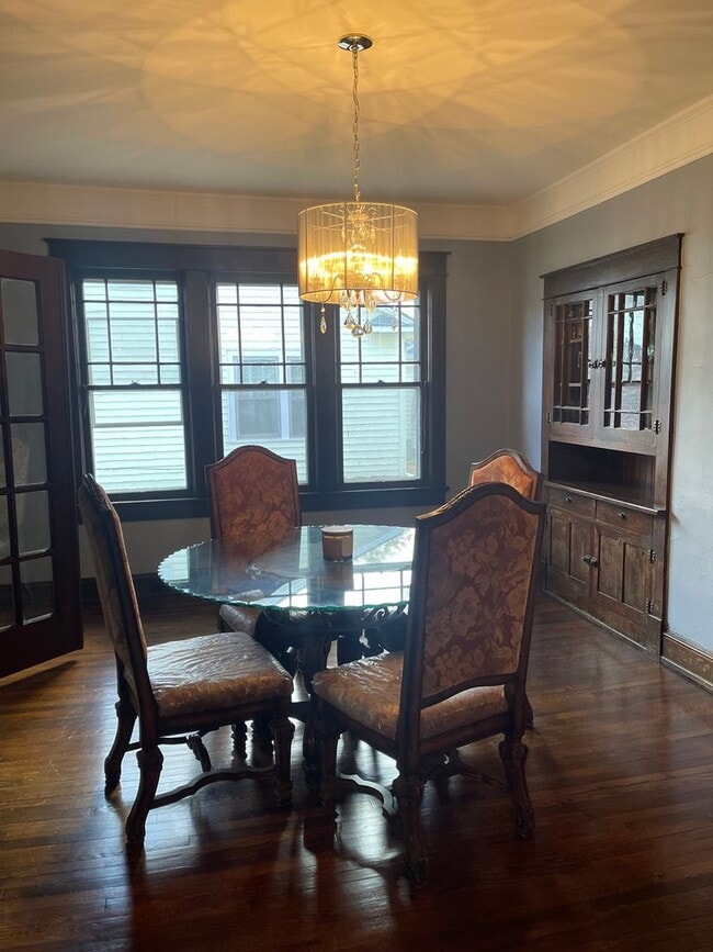 Building Photo - ?? COMING SOON ?? Charming 3 Bed / 1 Bath ...