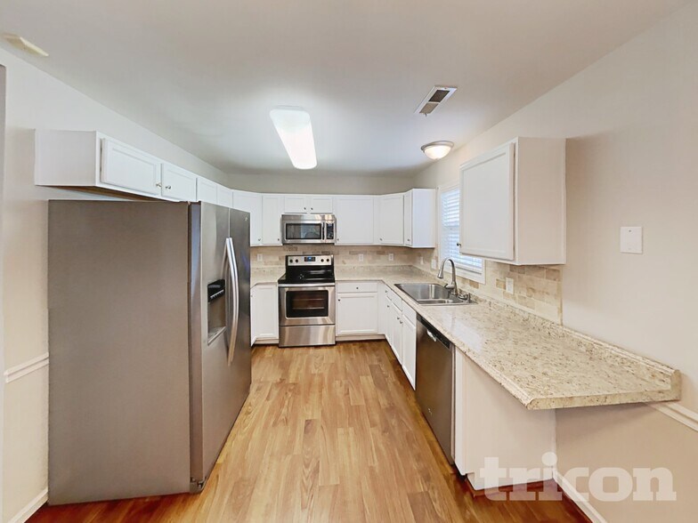 Building Photo - 5121 Benjamin Ct