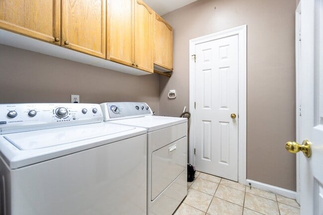 Building Photo - 821 Loch Island Dr