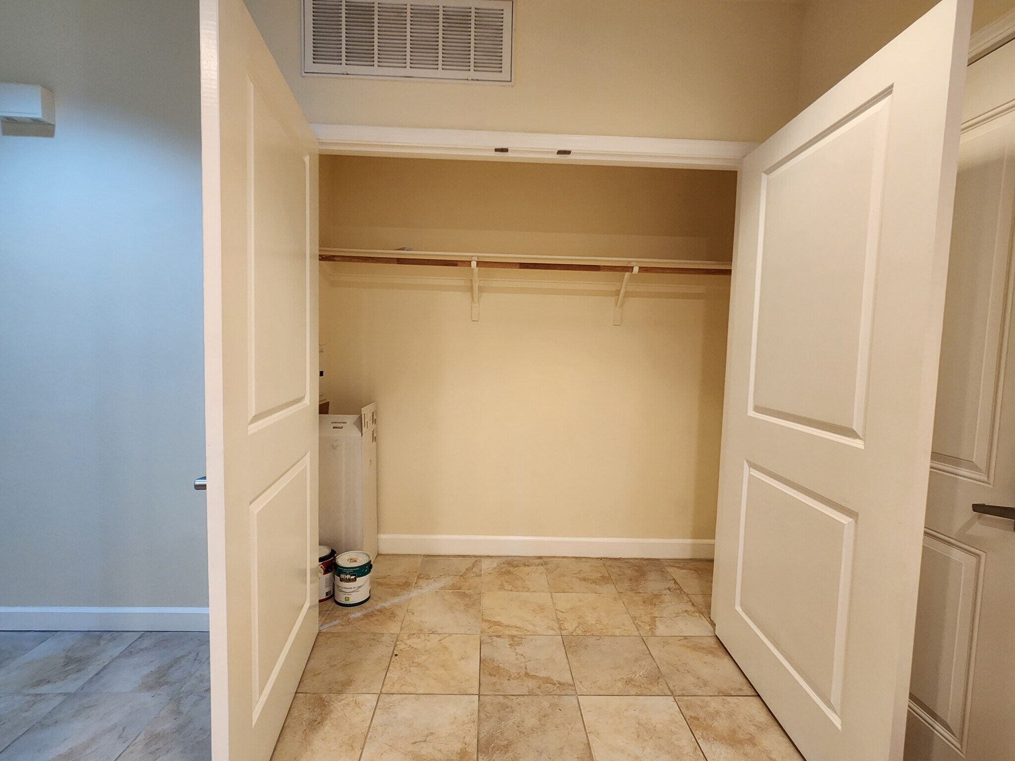 Entrance Closet - 423 7th St