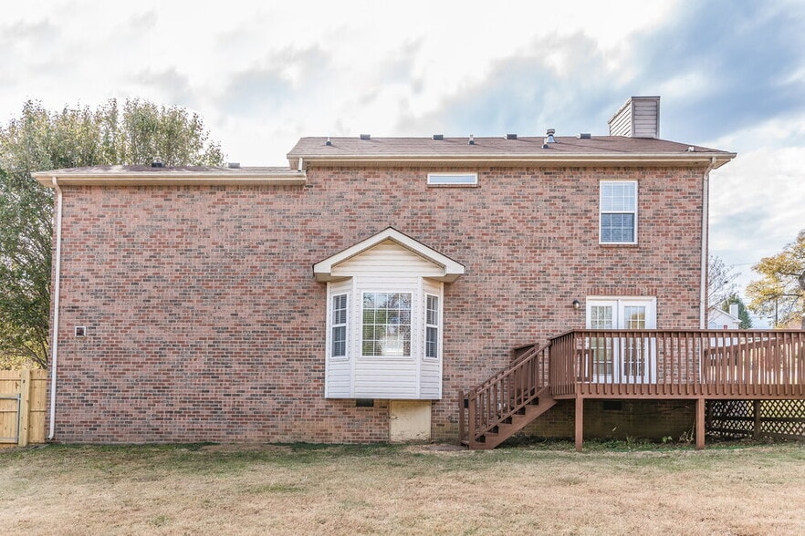 Building Photo - 107 Walton Trce S