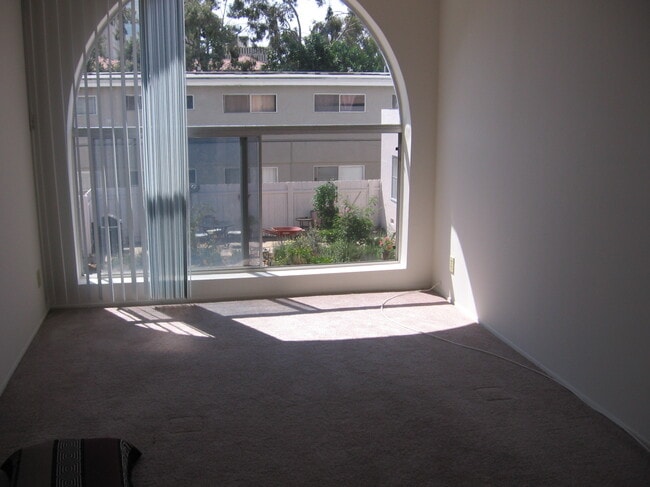 Building Photo - 515 Arbor Dr