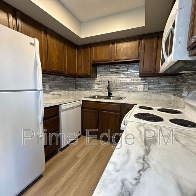 Building Photo - 6235 Holdrege St