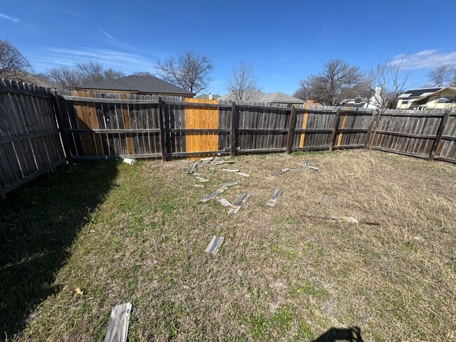 Building Photo - 2402 Simone Dr