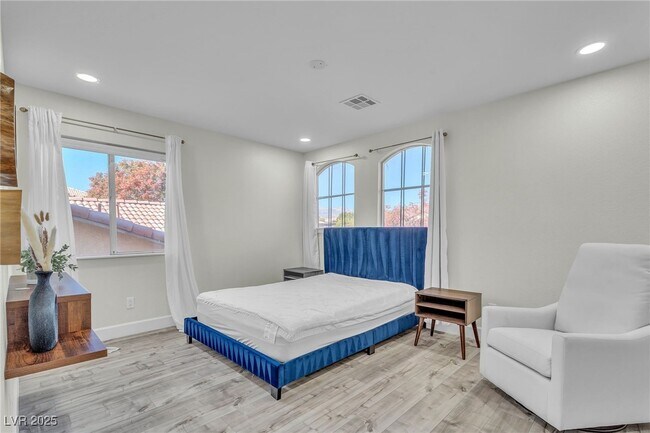 Building Photo - 9885 Shadycrest Ct