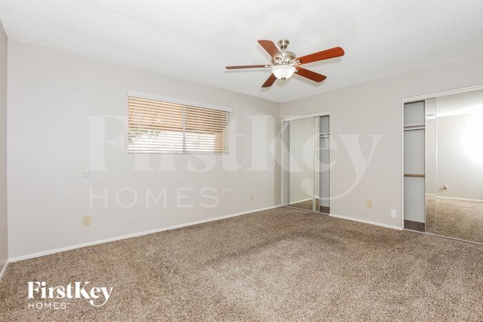 Building Photo - 2620 S Holbrook Ln
