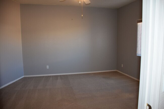 Building Photo - Great House  Close to Everything