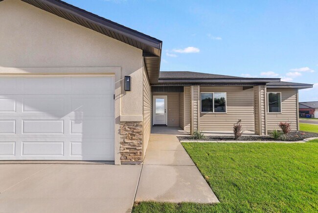 Building Photo - 392 Rock Dove Loop