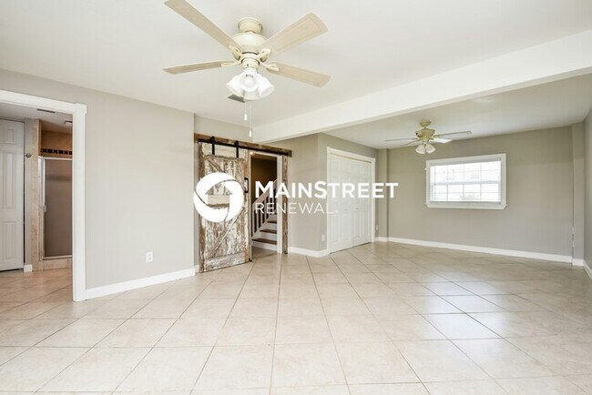 Building Photo - 3 Bedroom Pet-Friendly Home in Fort Myers, FL with Main Street Renewal