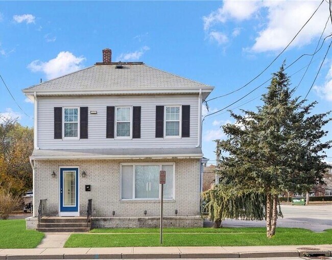 Building Photo - 845 Main St