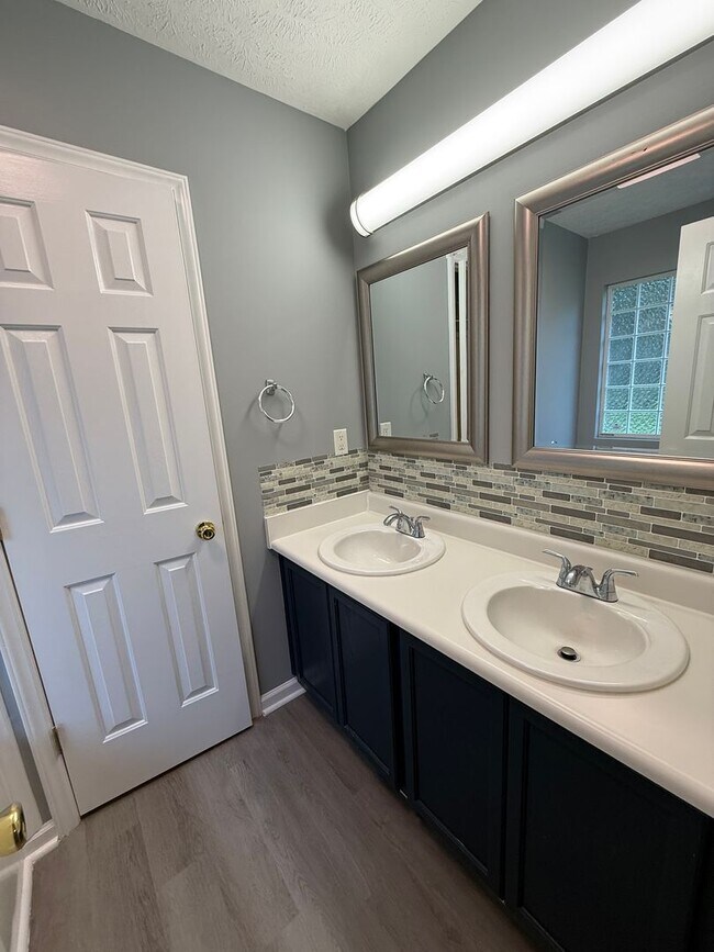 Building Photo - Beautiful 3 Bed Plus Bonus Room Raeford Home