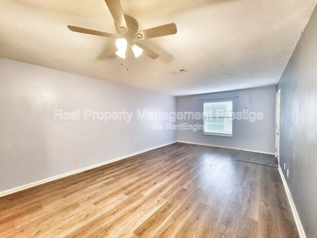 Building Photo - 2501 Gulf Fwy