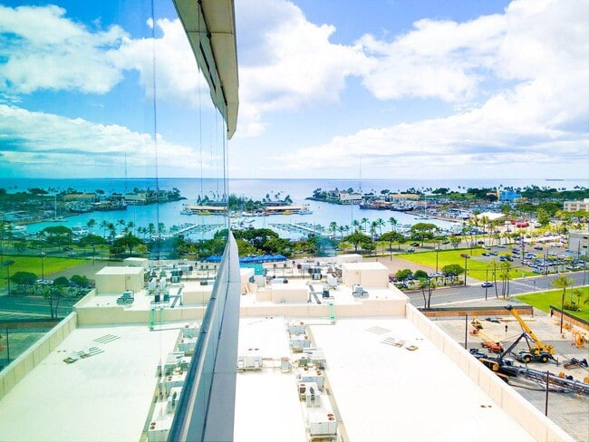 Building Photo - 1001 Queen St