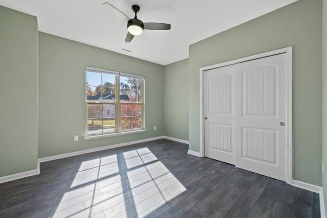 Building Photo - 460 Young Landing Ct