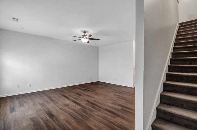 Building Photo - 324 Laurel Oak Ln