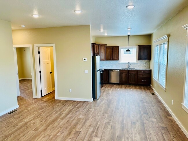 Building Photo - 219 Silverleaf Ln