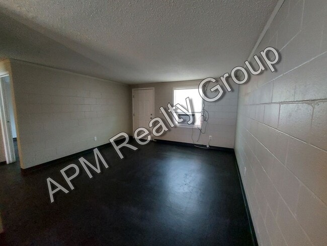 Building Photo - 2 bedroom apartment - 50% off first month!