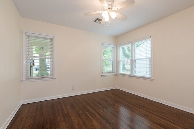 Building Photo - Beautiful 2 Bedroom, 1 Bath Home Coming Soon!