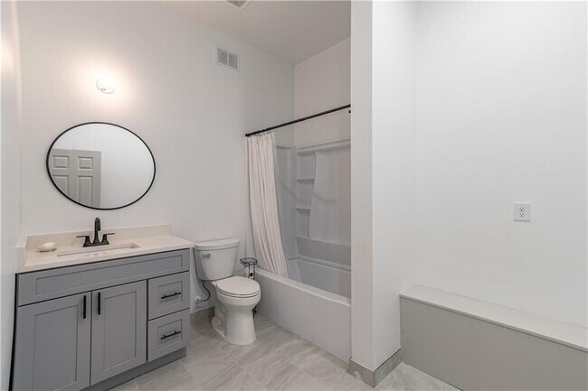 Building Photo - 651 Briarleigh Way