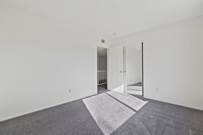Building Photo - Beautiful Westlake First Neighborhood Family Home w/ Large Backyard with Panoramic Mtn Views