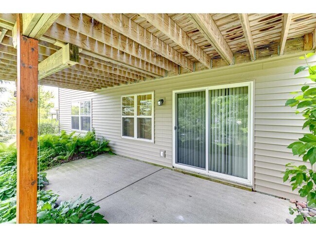 Building Photo - 2074 Clover Ct