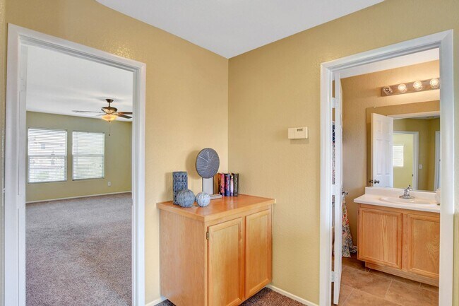 Building Photo - 4 Bedroom with Pool in Centennial Hills