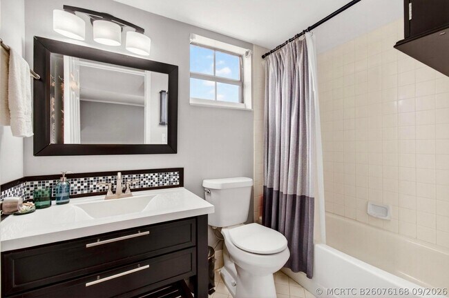 Building Photo - 321 Norwood Terrace