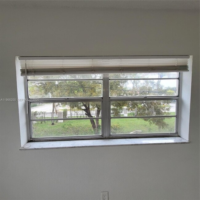 Building Photo - 5100 SW 41st St