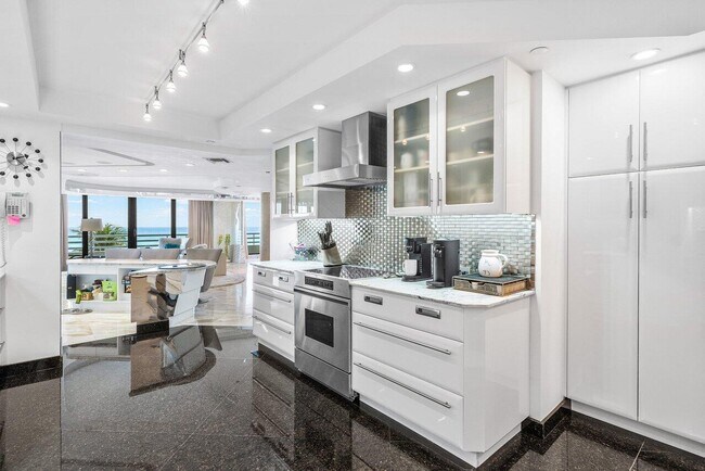 Building Photo - 1500 S Ocean Blvd
