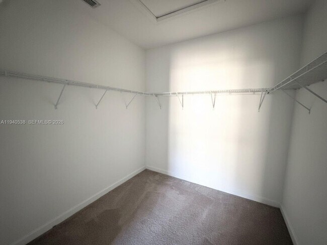 Building Photo - 2631 SE 11th St