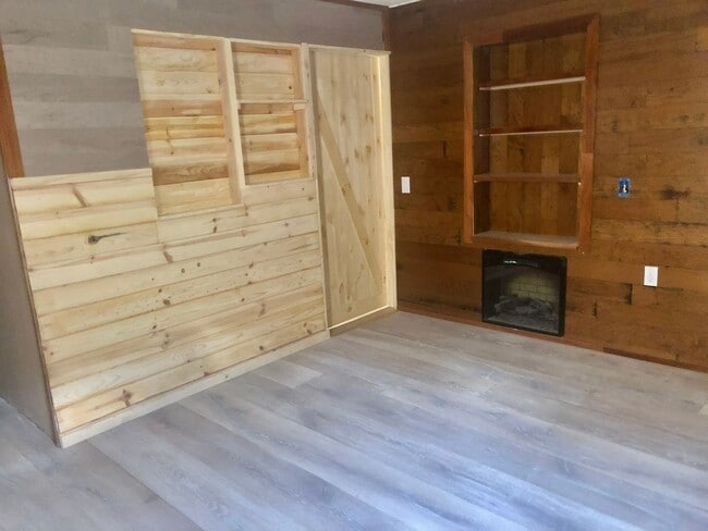 Building Photo - Pioche Mining Town 2 Bedroom Home