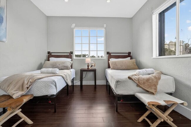 Building Photo - 5161 SW 159th Ct