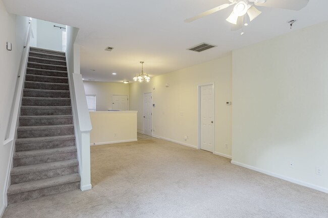 Building Photo - Spacious Townhome in Greensboro NC