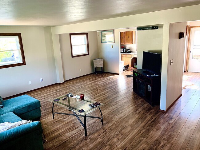 Building Photo - 3603 Crestview Dr