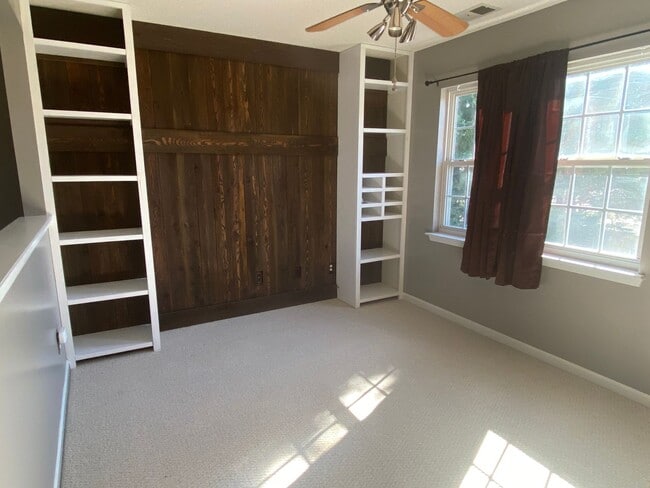 Building Photo - Price reduced**Move-in Ready!