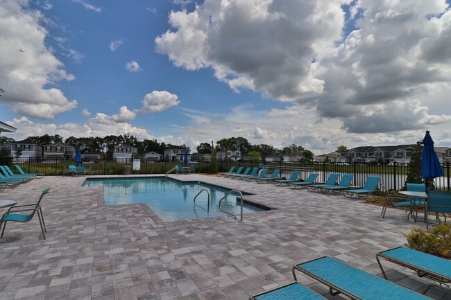 Building Photo - 3/2.5/1 Town Home with community pool!