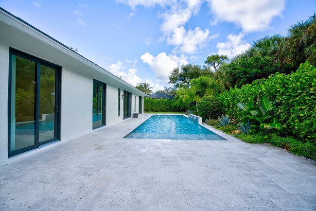 Building Photo - Modern Home in Palm Beach Gardens, Just Mi...