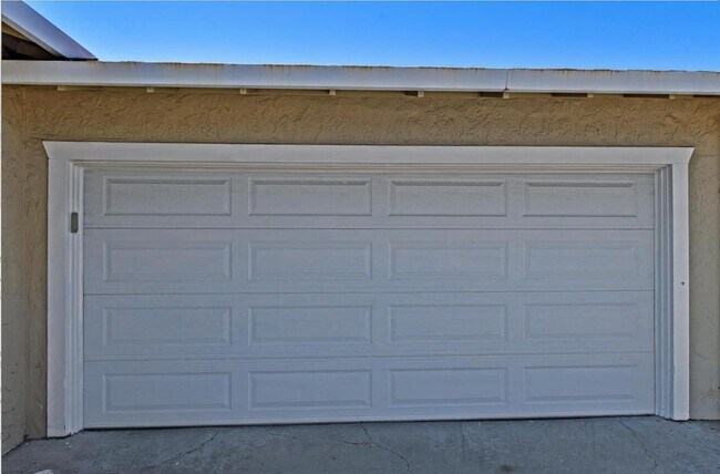 Building Photo - 6558 Crown Blvd