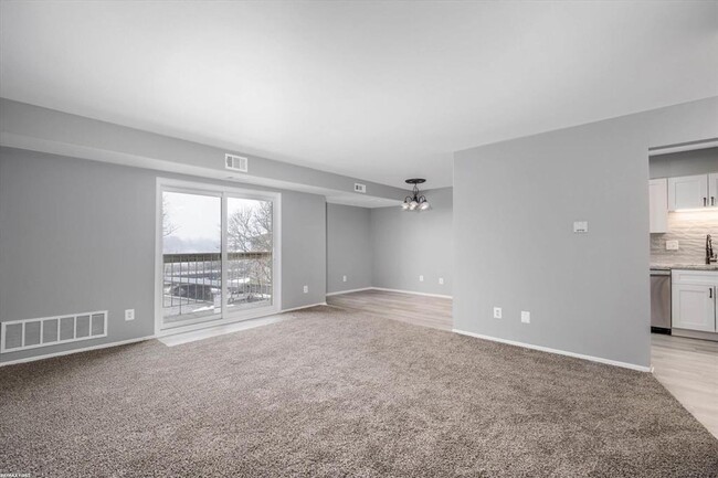 Building Photo - 1 BED RM CONDO - FARMINGTON HILLS