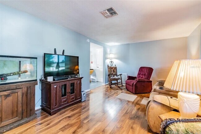 Living room - 7838 Foxwood Dr