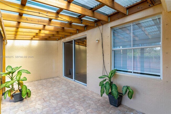 Building Photo - 30 SE 6th Rd